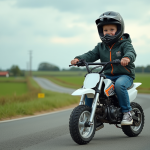 Adolescent en motocross sur une Yamaha Piwi 50 en campagne